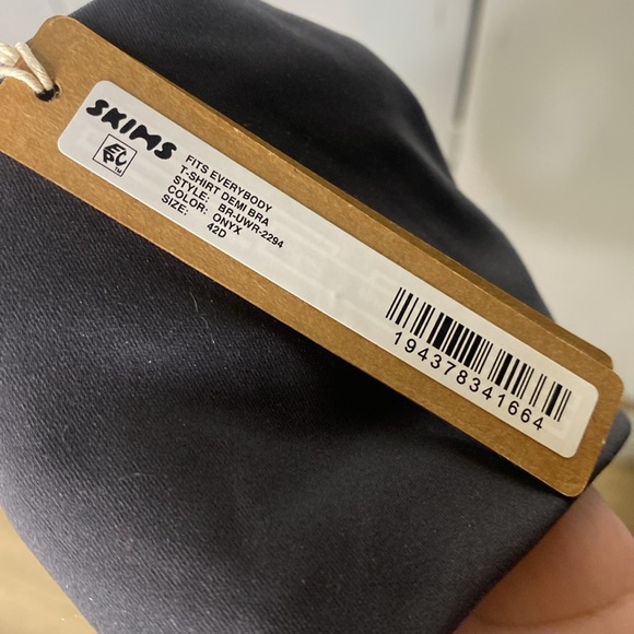 Skims fits everybody T-Shirt underwire bra size 42D Onix NWT - Picture 6 of 7